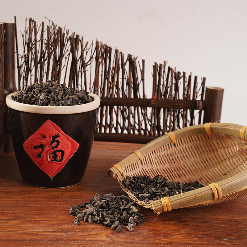 Kuivunut musta sieni Kuivunut musta sieni